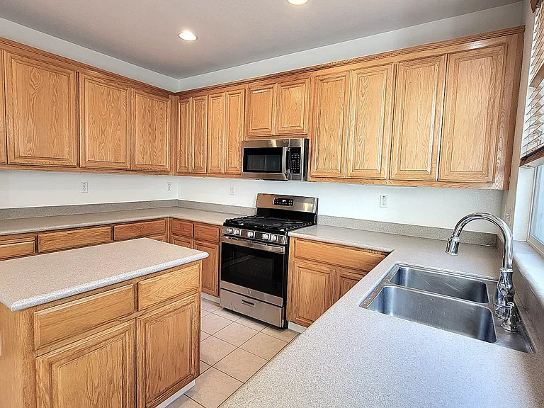 925 Gates St — Photo 18