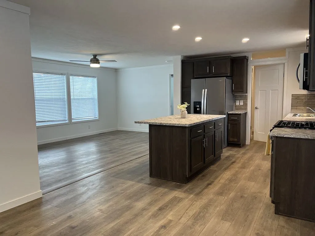 3 bed, 2.0 bath, 1123 sqft, $1,995 — Photo 2
