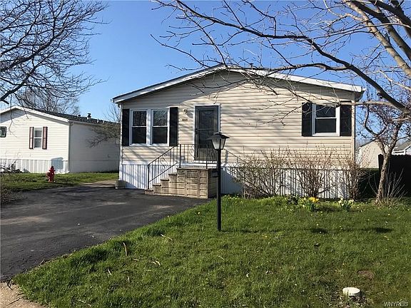 2nd image of 1205 Maplewood Dr