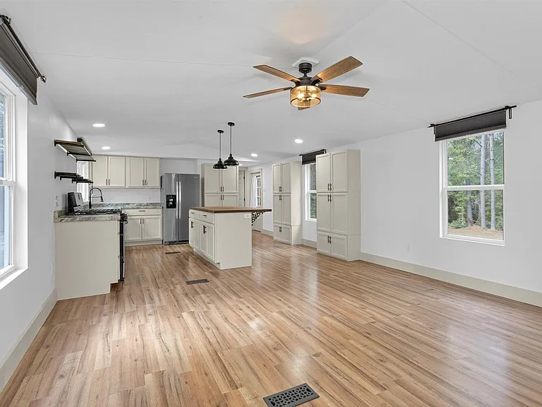 5500 Penny Rd — Photo 2