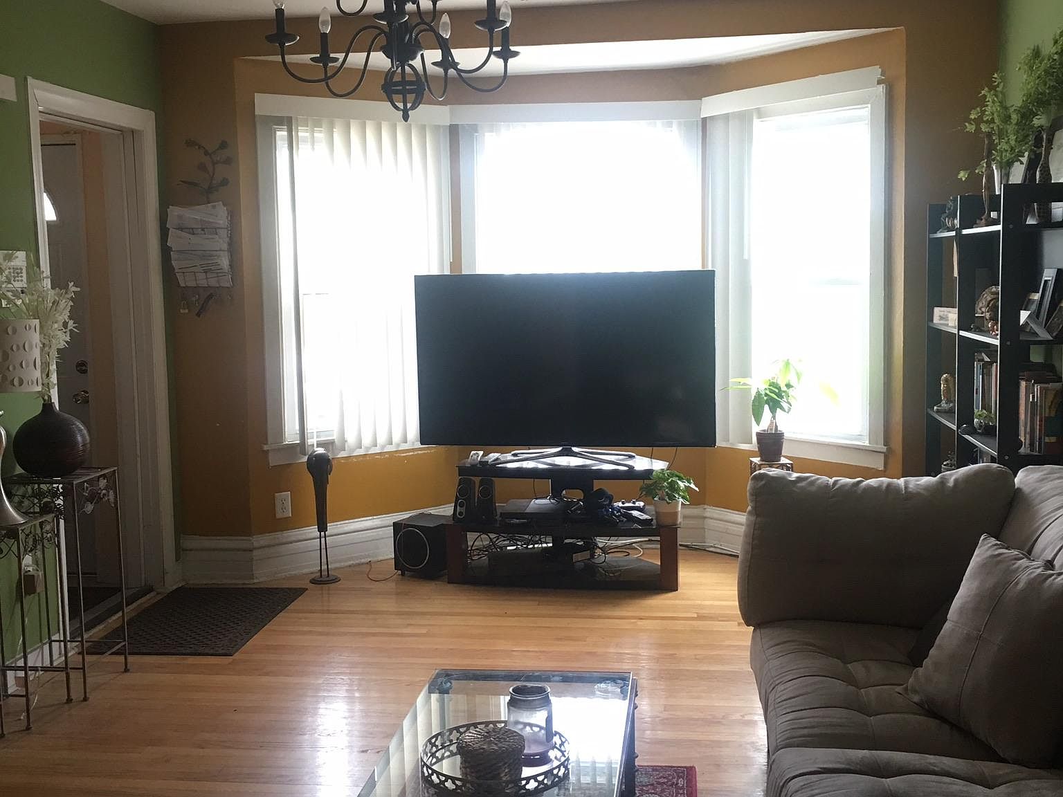 3264 N Elston Ave #1, Chicago, IL 60618 | Zillow