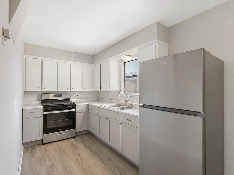 420 W Normal St — Photo 11