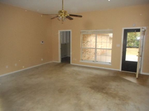 3rd image of 3931 Frisco Cir