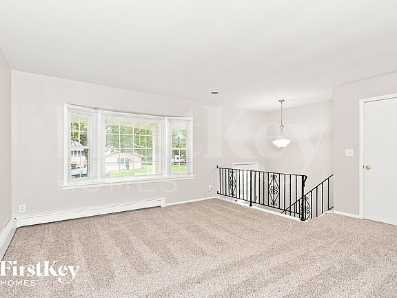 4th image of 401 Longview Dr