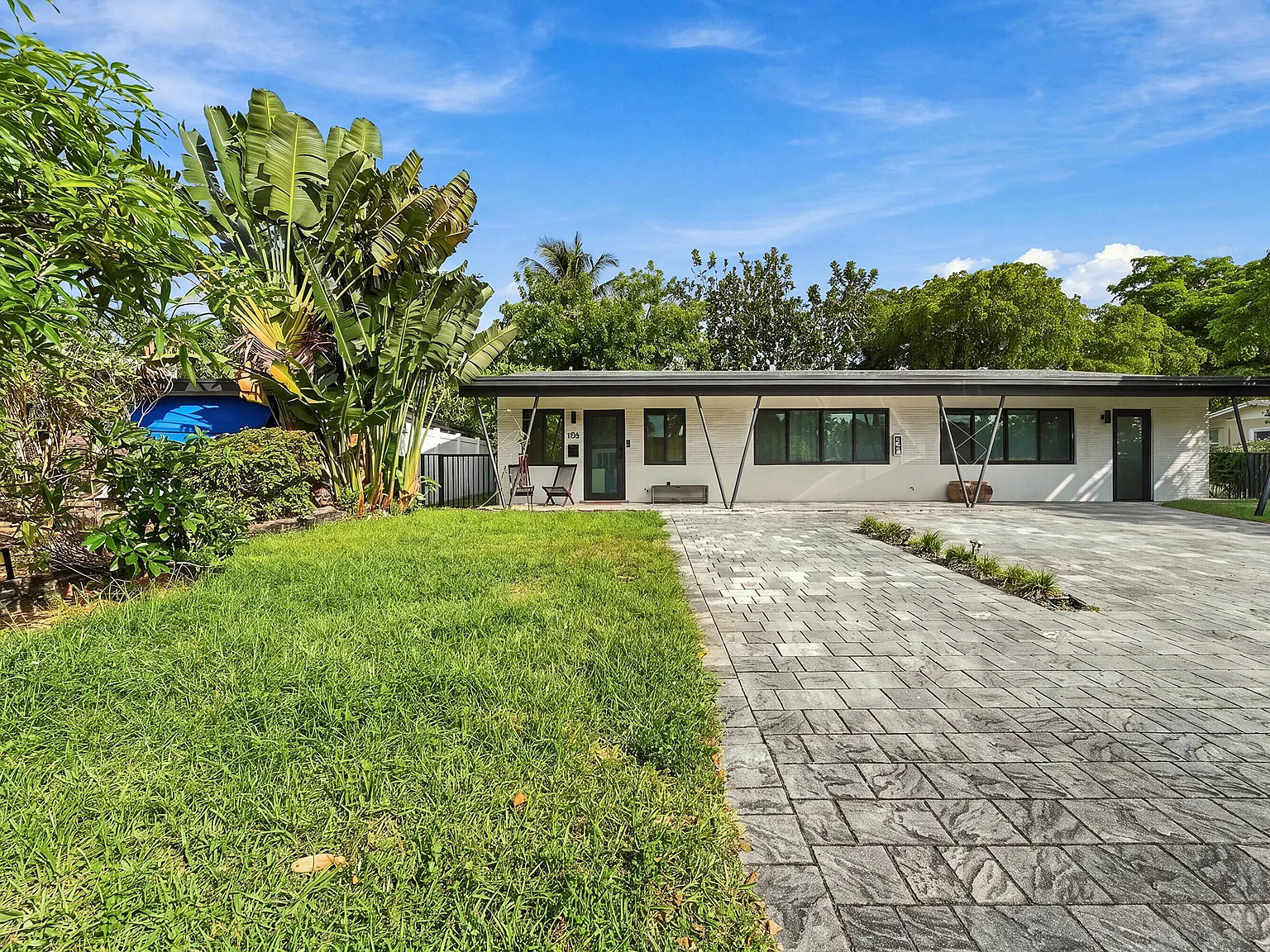 1 bed, 1.0 bath, 800 sqft, $2,400 — Photo 2