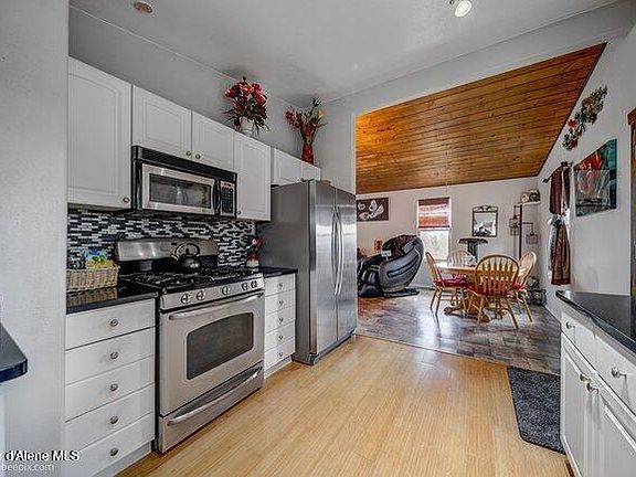 3rd image of 6555 E Pine Rd