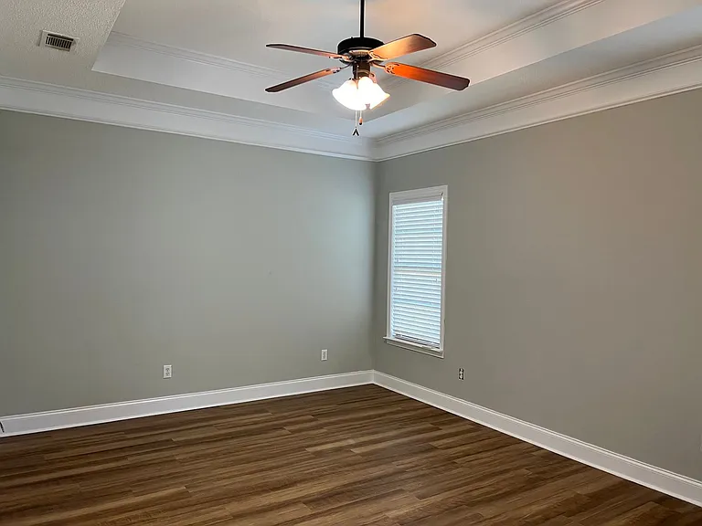 400 Manchester Ln — Photo 13