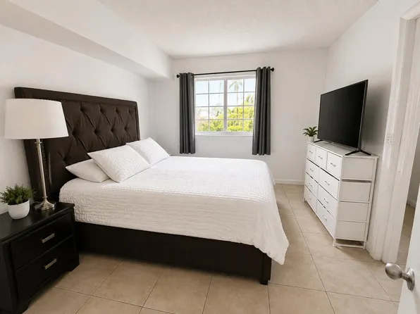 3271 Sabal Palm Manor #106, Hollywood, FL 33024