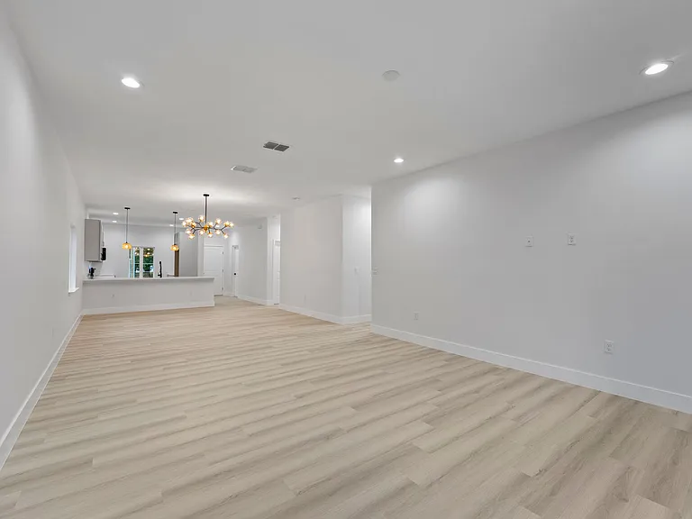 5437 Brownell St — Photo 7