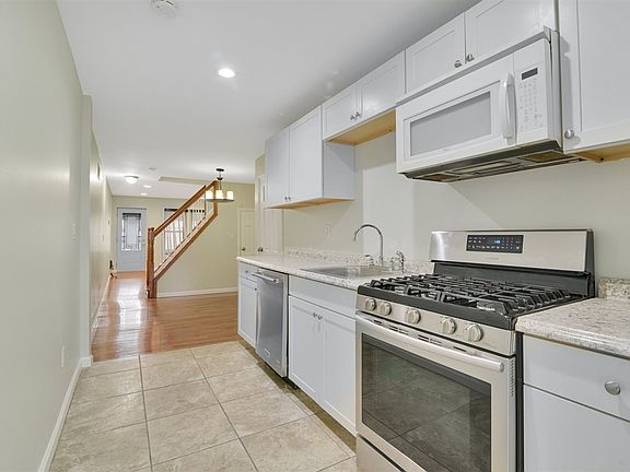 4th image of 187 Lexington Ave