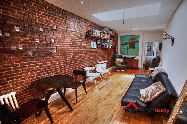 Rented by Metropolitan Realty | media 11