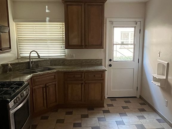 3rd image of 3791 Ashwood Ave #3797