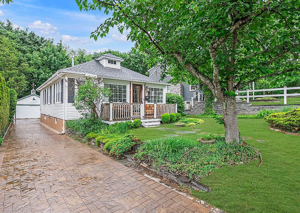 1st image of 29 Abbott Dr