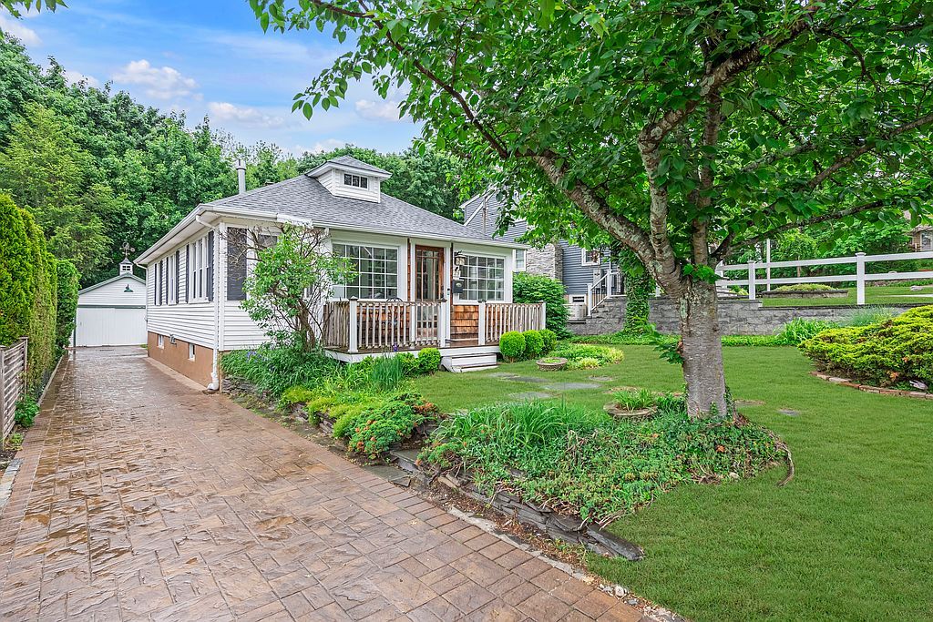 29 Abbott Dr - Property Image