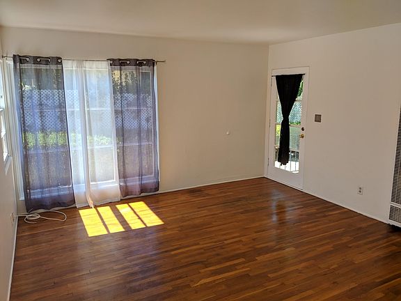 4th image of 2747 C St