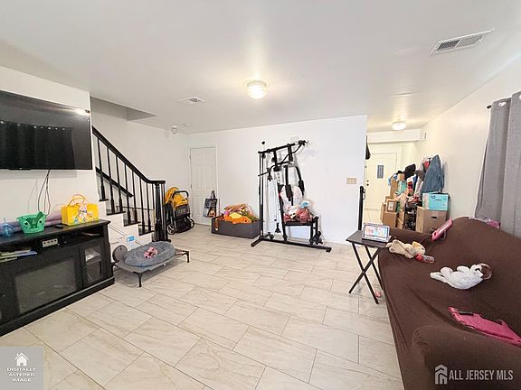 4th image of 14 Somerset St