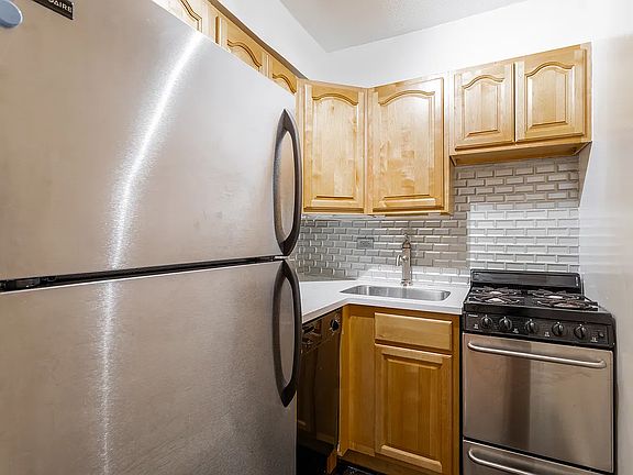 4th image of 520 E 81st St APT 1F