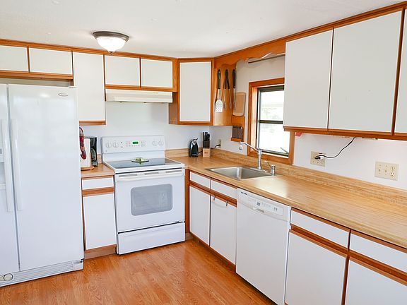 2nd image of 27421 Bourbonniere Dr