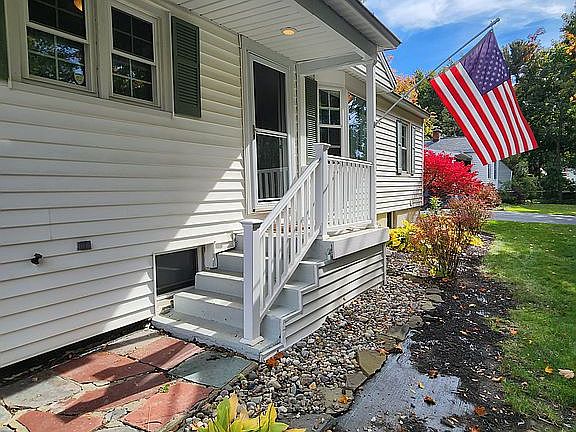 4th image of 2108 Dean St
