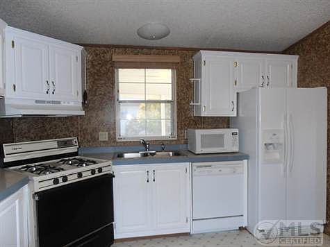 Kitchen - All appliances included