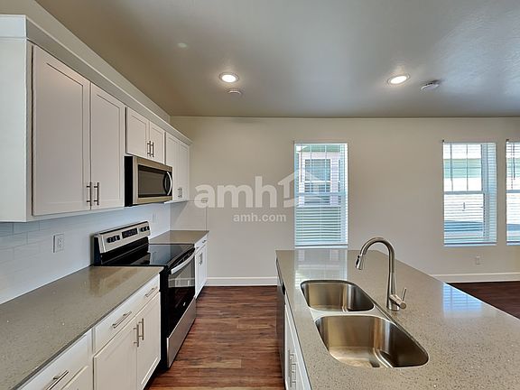 3rd image of 11028 S Trocadero Ave