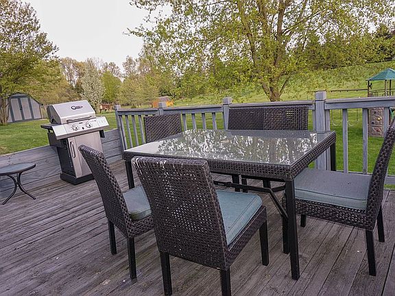 4th image of 2700 Glen Valley Dr