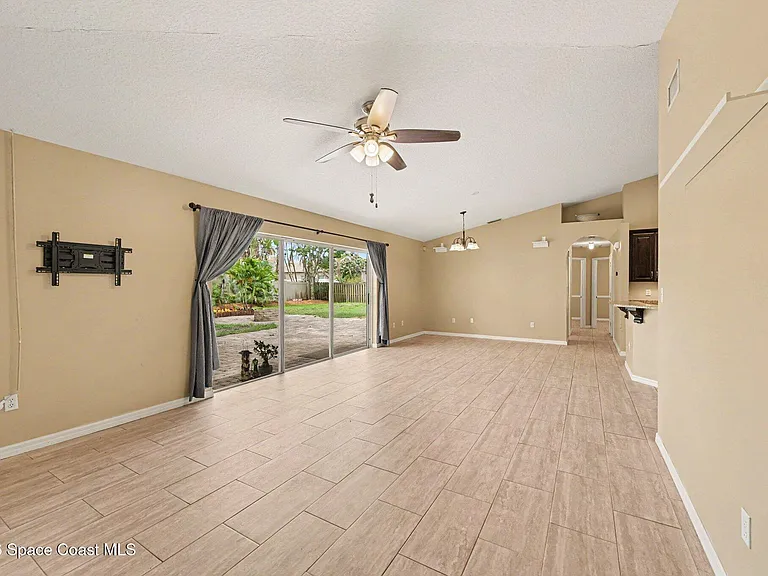 771 Wild Flower St — Photo 10