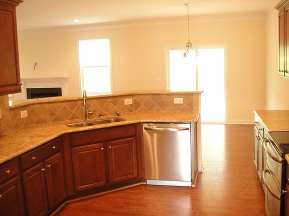 512 Legend Oaks Drive