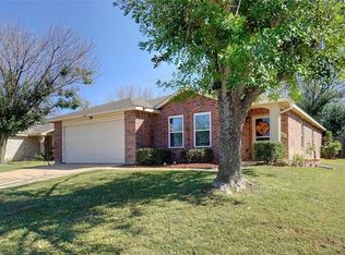 8613 Swan Park Dr, Denton, TX 76210