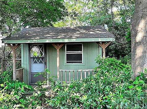 4th image of 220 Hollie Cir