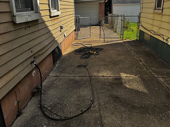 2nd image of 2723 S Liddesdale St