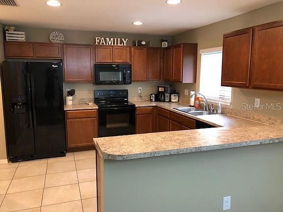 5th image of 215 Woodknoll Pl