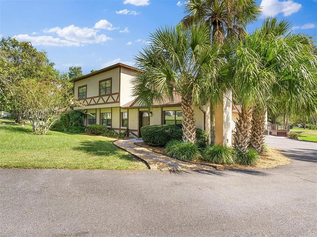 2 bed, 2.5 bath, 1800 sqft, $2,200 — Photo 2
