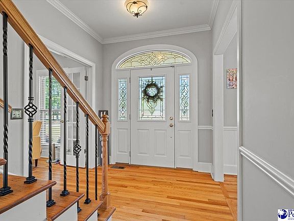 5th image of 2890 Farmingdale Rd