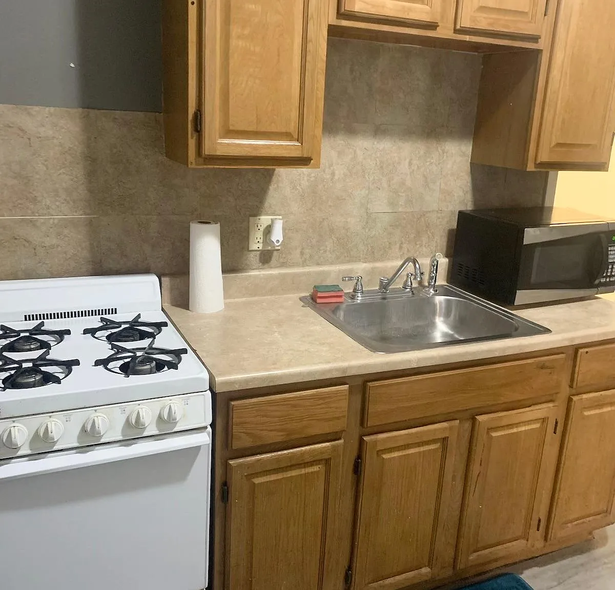 1 bed, 600 sqft, $1,050 — Photo 3