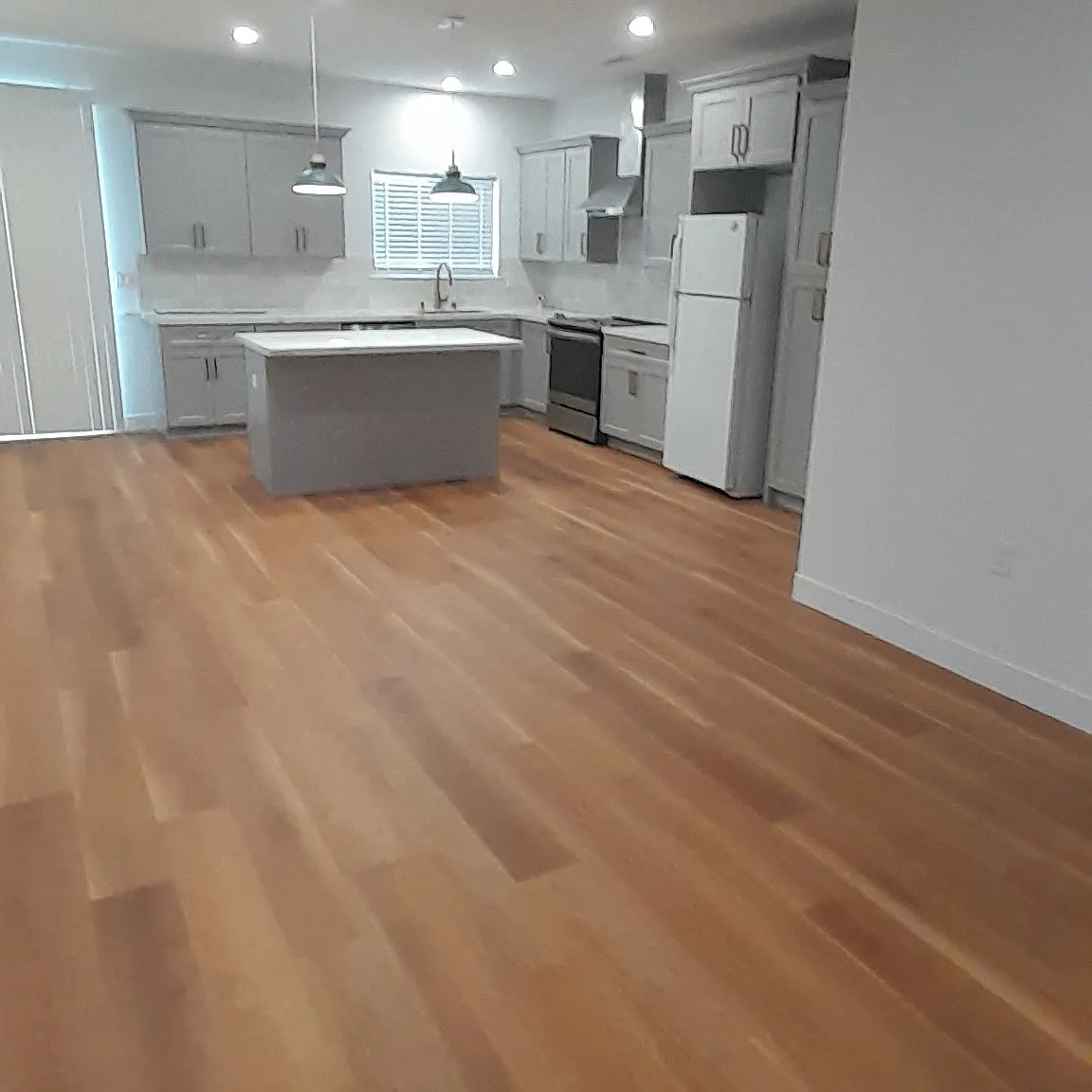 3 bed, 1886 sqft, $2,700 — Photo 3