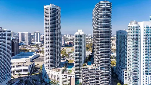 1750 N Bayshore Dr #4507 Photo 1