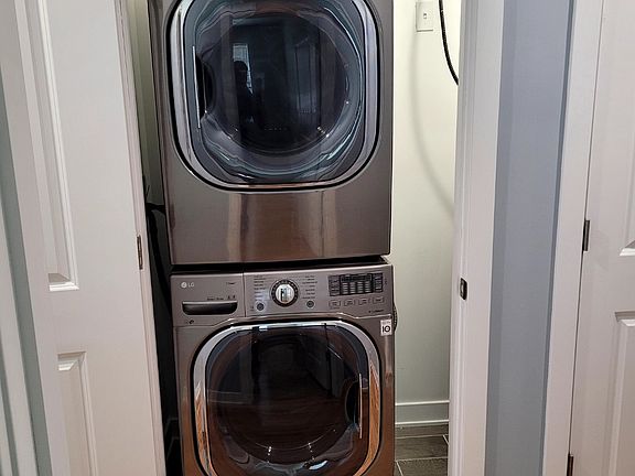 5th image of 5847 W Corcoran Pl #3