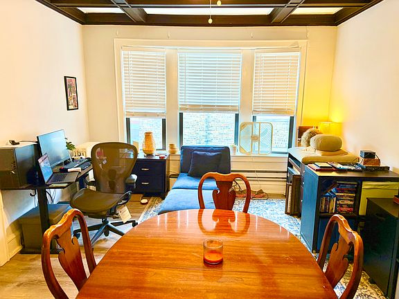 2nd image of 915 W Sheridan Rd APT 21