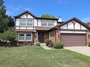 950 Wilma Ln, Elk Grove Village, IL 60007