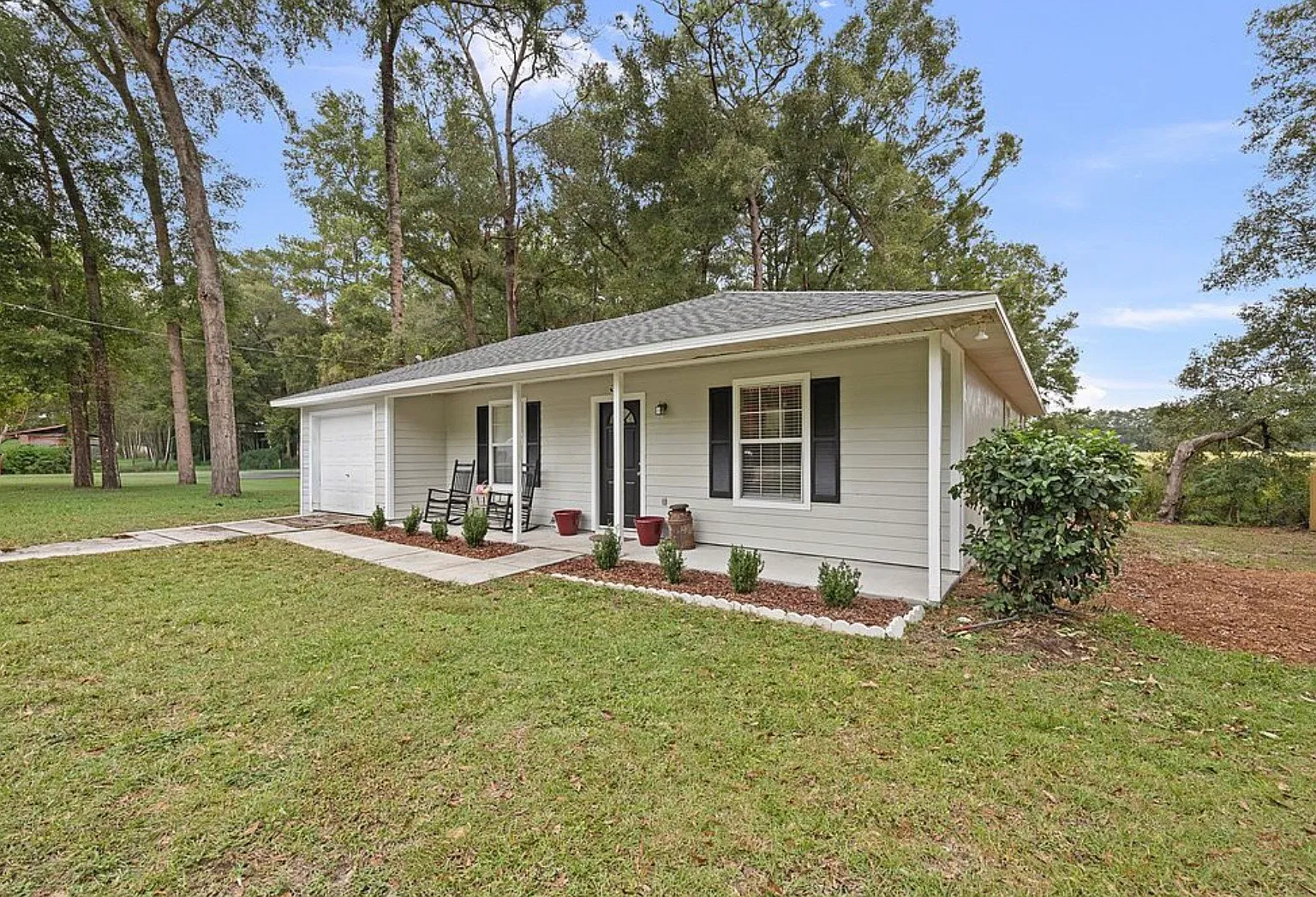3 bed, 1178 sqft, $1,875 — Photo 1