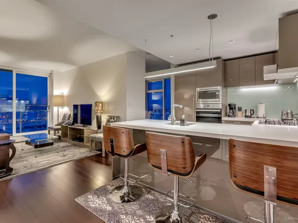 777 Richards St Unit 4007, Vancouver, BC V6B 0M6