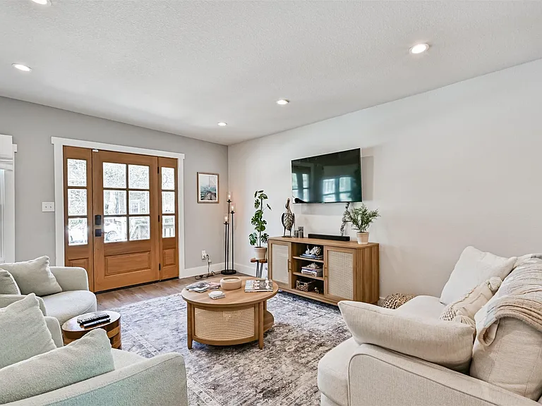 1615 Avenue L — Photo 13