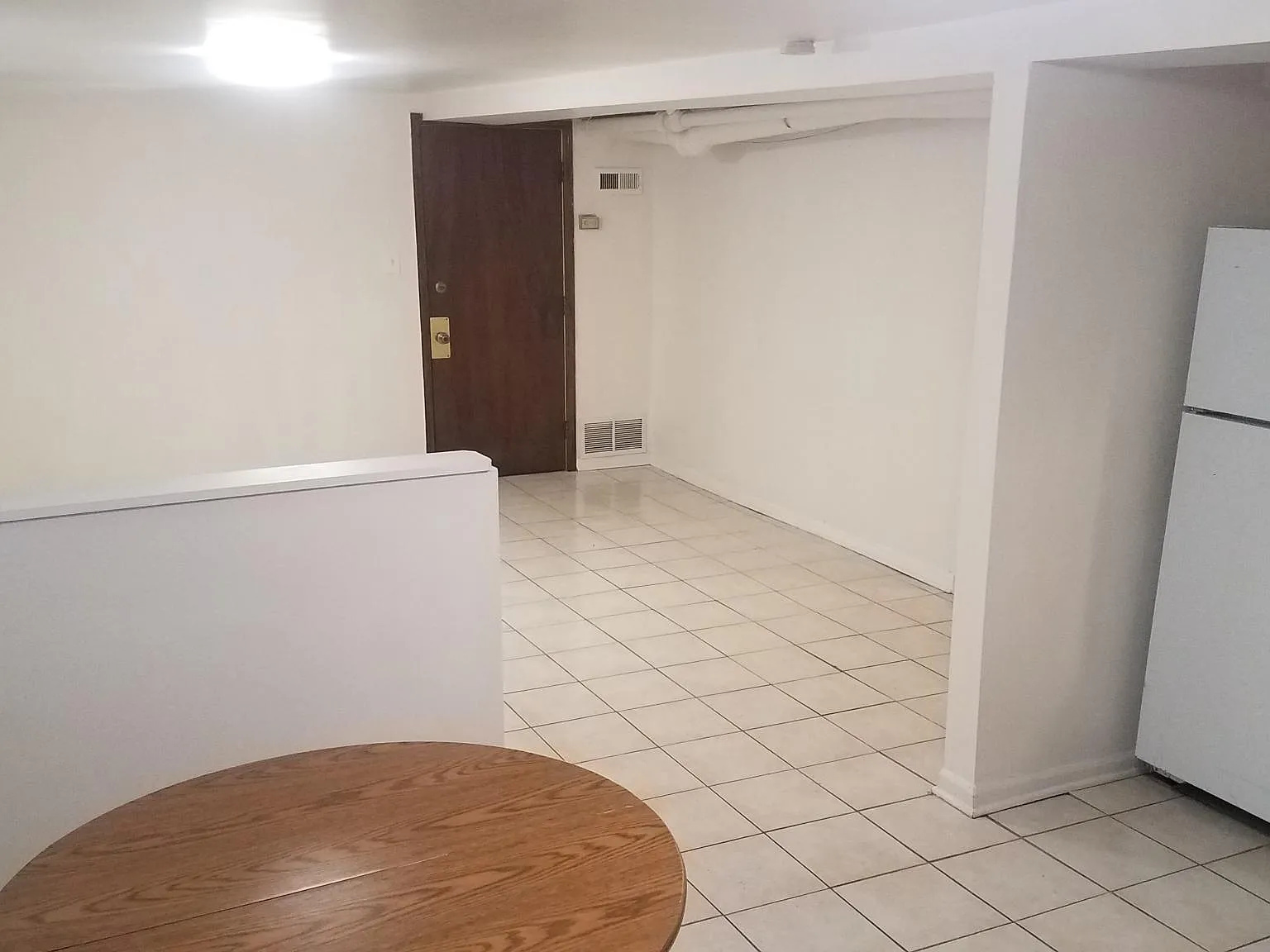1 bed, 900 sqft, $1,200 — Photo 3