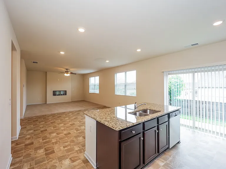 380 Hamilton Pointe Dr — Photo 9