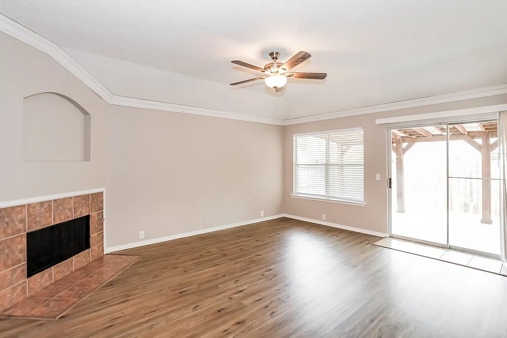 4 bed, 2.0 bath, 1866 sqft, $2,160 — Photo 4