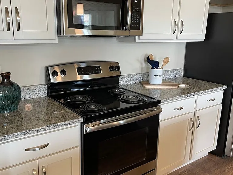 Lincoln Street Apartments — Photo 41