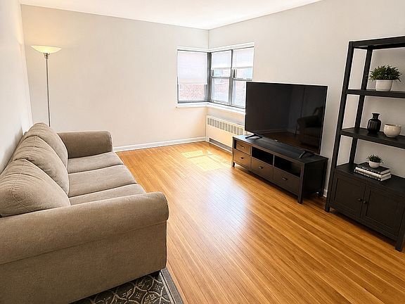 3rd image of 2339 Hudson Ter APT D9