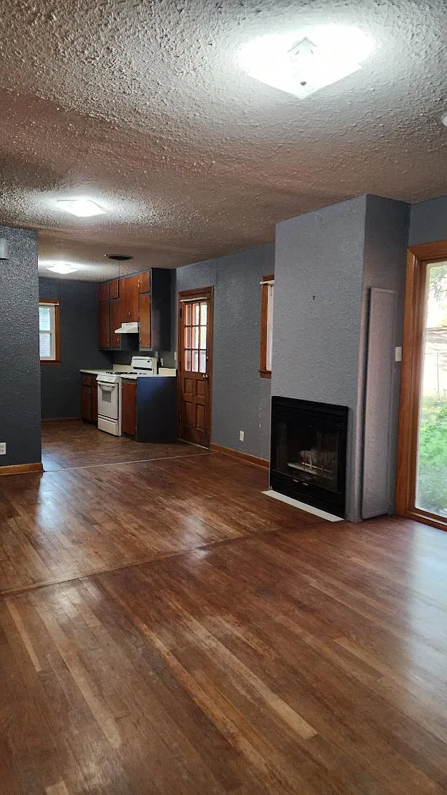 3 bed, $3,800 — Photo 1