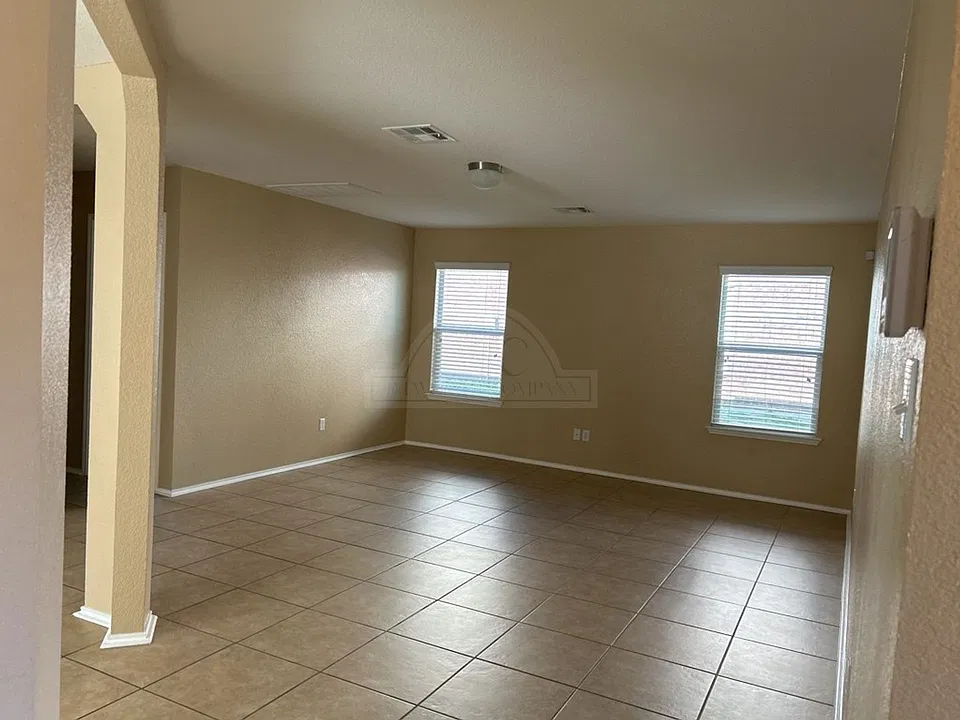 204 W Gemini Ln